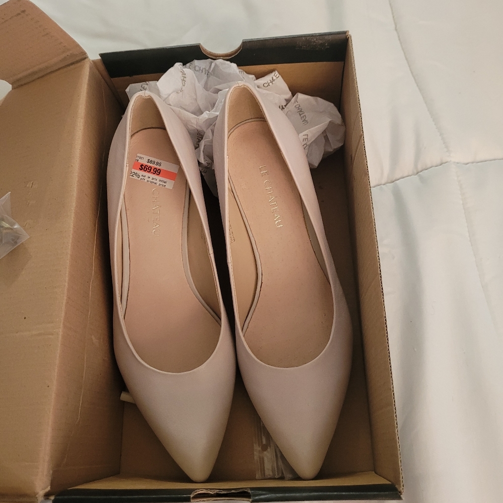 Le Chateau Heels Size 7 New in box